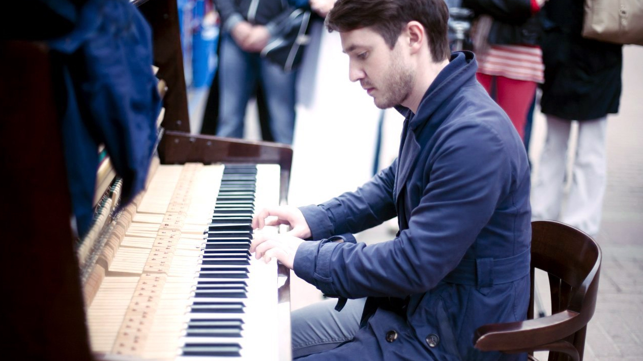 Ulichnoe pianino v Sankt-Peterburge
